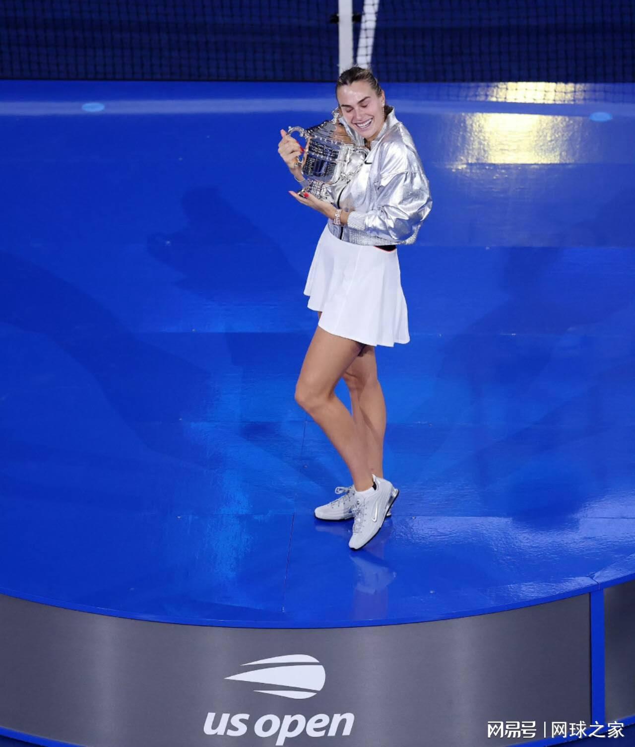 萨巴夺冠含泪告慰在天上的父亲，药娃炮轰女单决赛关闭顶棚的决定